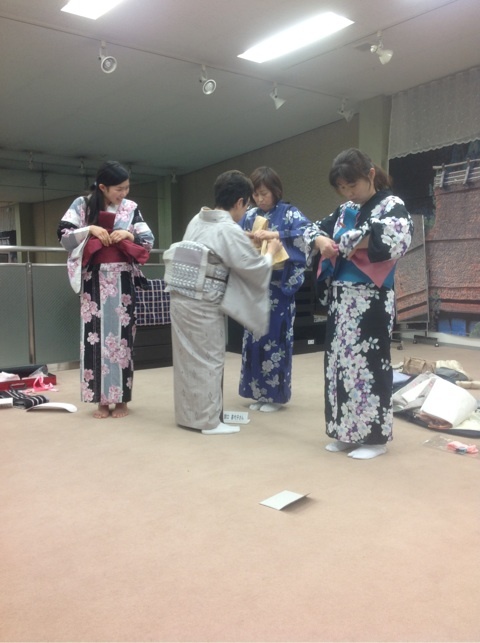 幸手店の着付け教室では浴衣の着付けをしました
