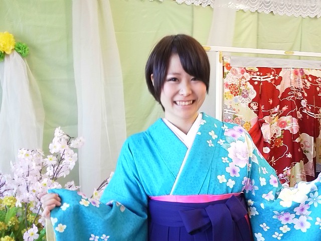 卒業式に青い振袖×袴のお着付けをしました