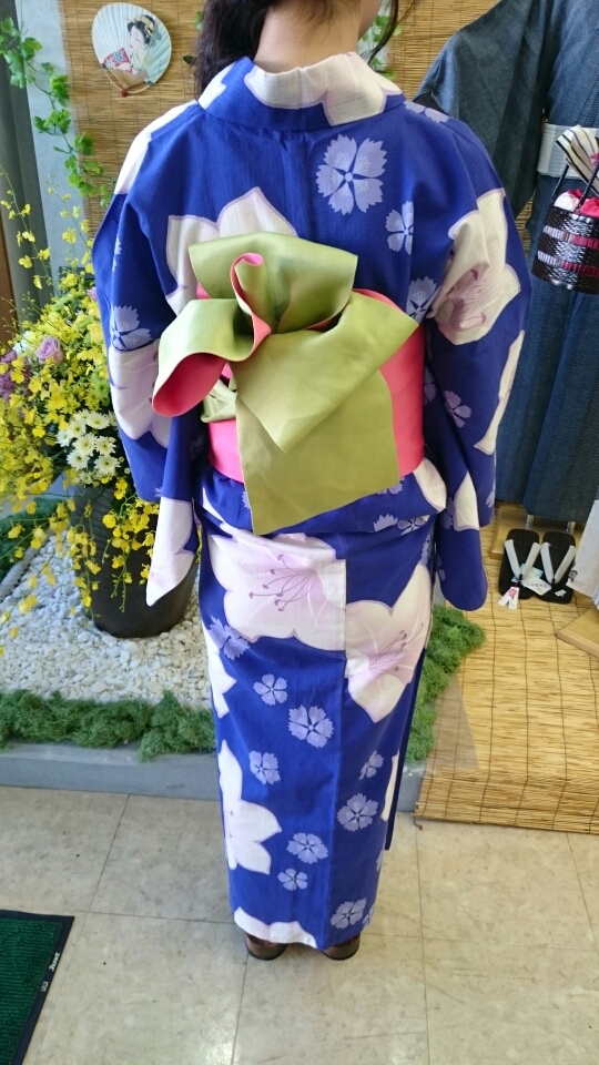 桔梗色の浴衣で花火大会