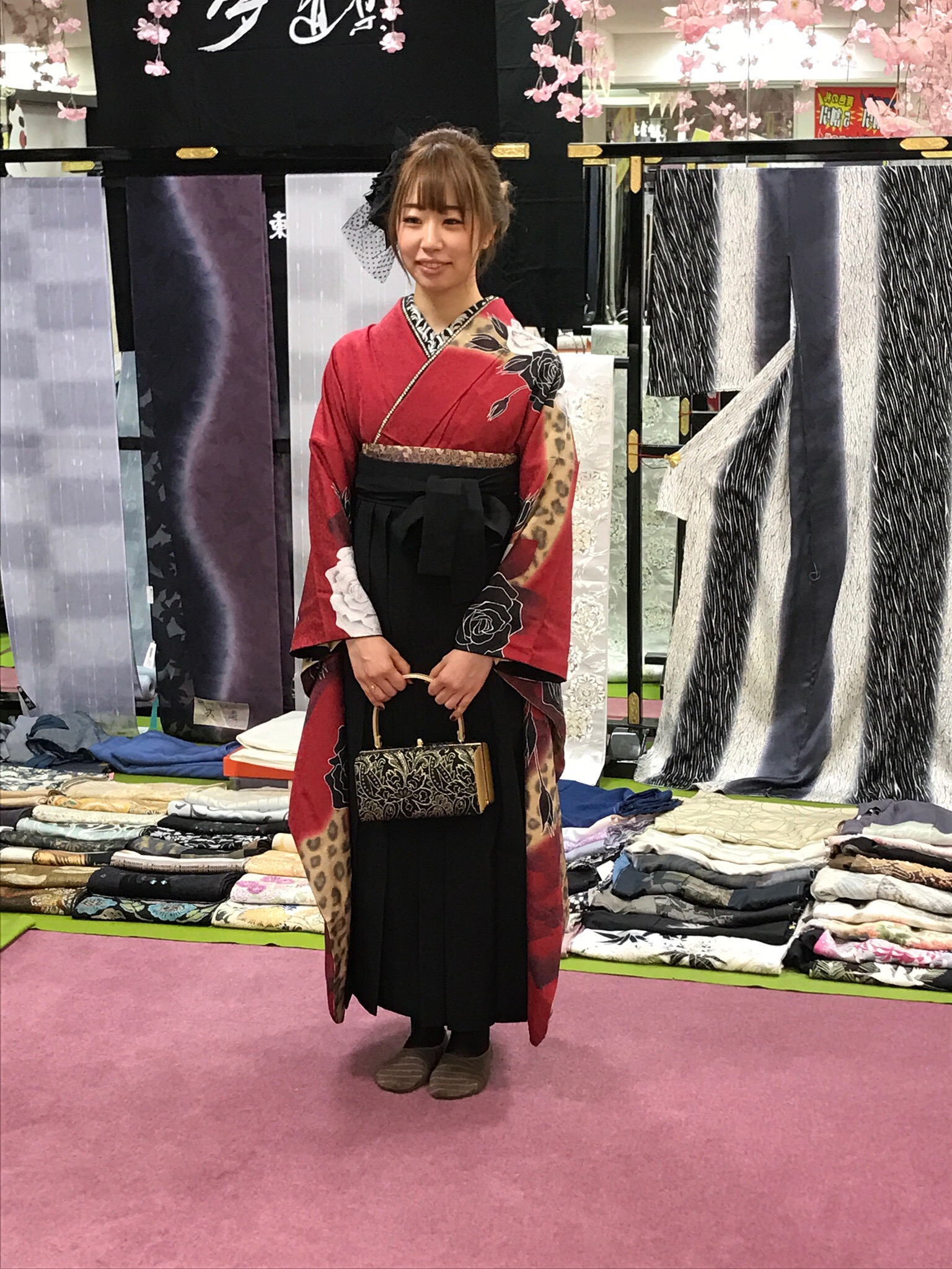 ヒョウ柄の振袖を卒業式の袴に着付けました