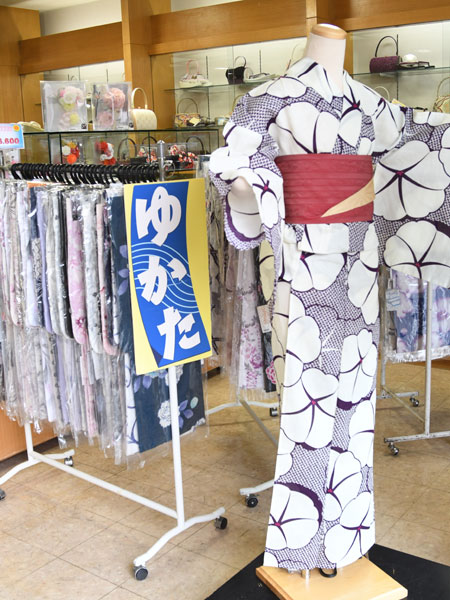 店頭に浴衣が並びました！！