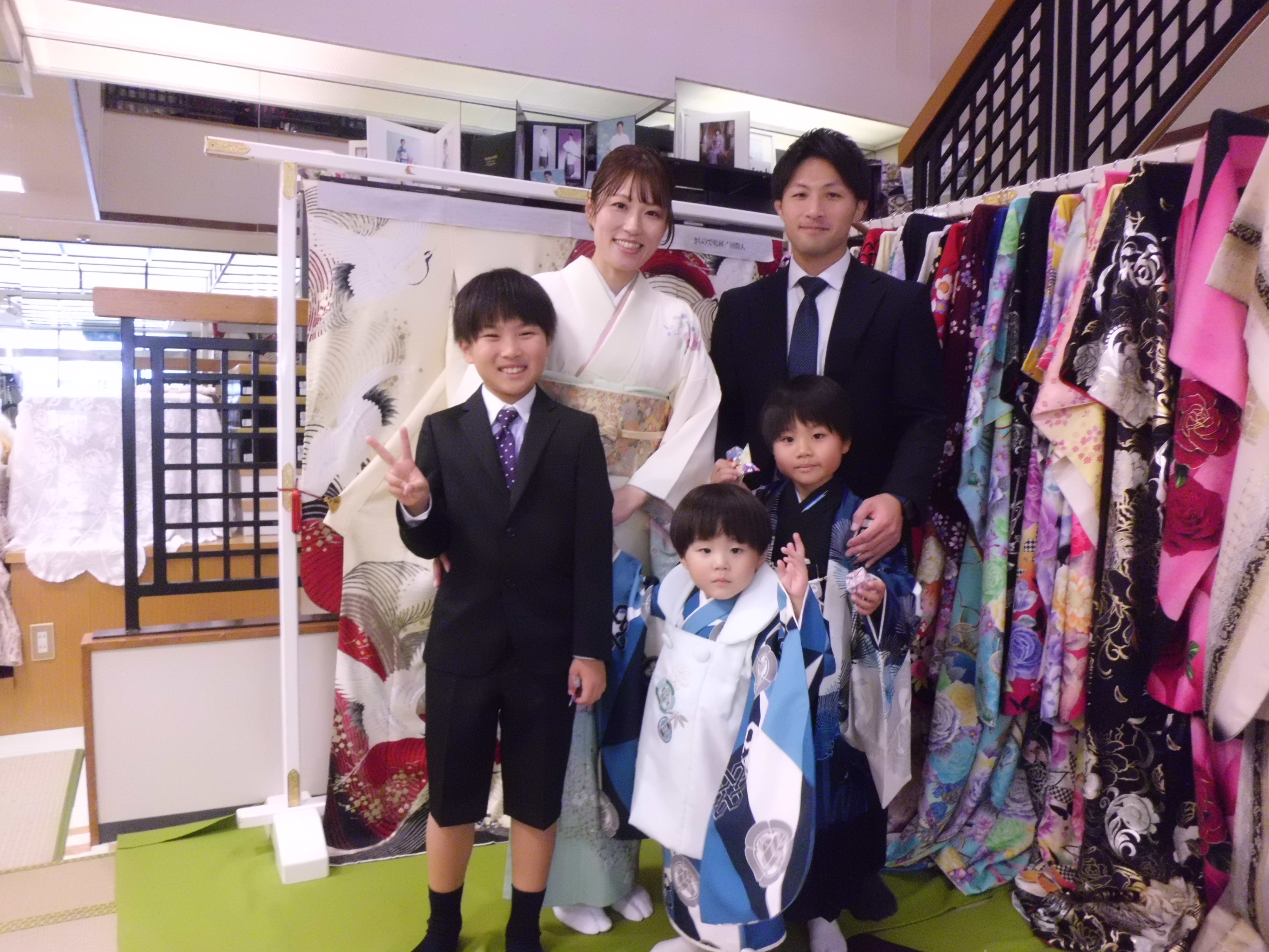 仲良しご家族の七五三お祝い