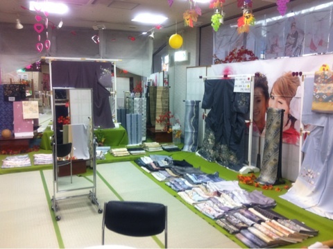 本決算市 幸手店の売場