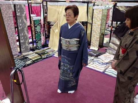 紺地の素描きの訪問着